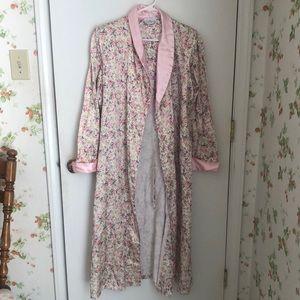 Kathryn robe size medium